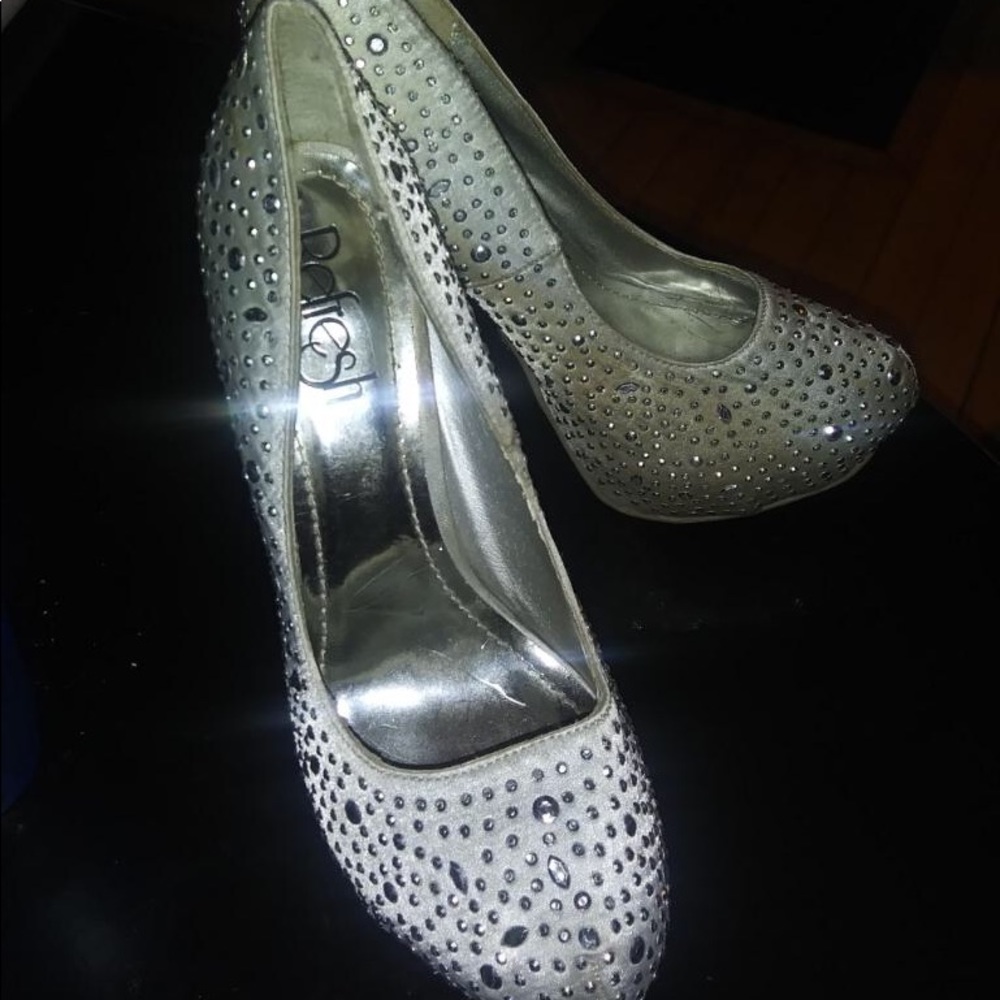 Shoes - Great/Good Condition - Picture 2 of 3